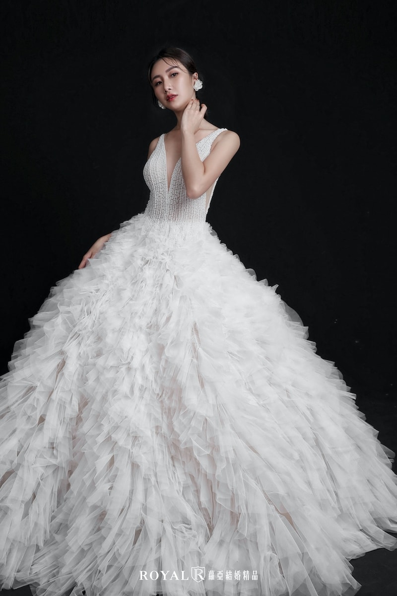 2024-婚紗-推薦-白紗-多層次大蓬裙珍珠白紗-2-蘿亞婚紗-台北