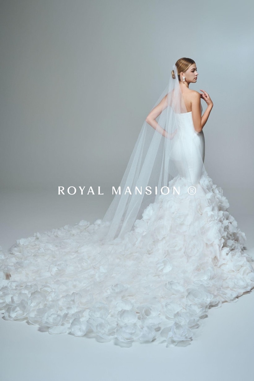 2026-婚紗推薦-高訂婚紗-婚紗款式-緞面立體花瓣魚尾禮服-1-蘿亞婚紗-台北