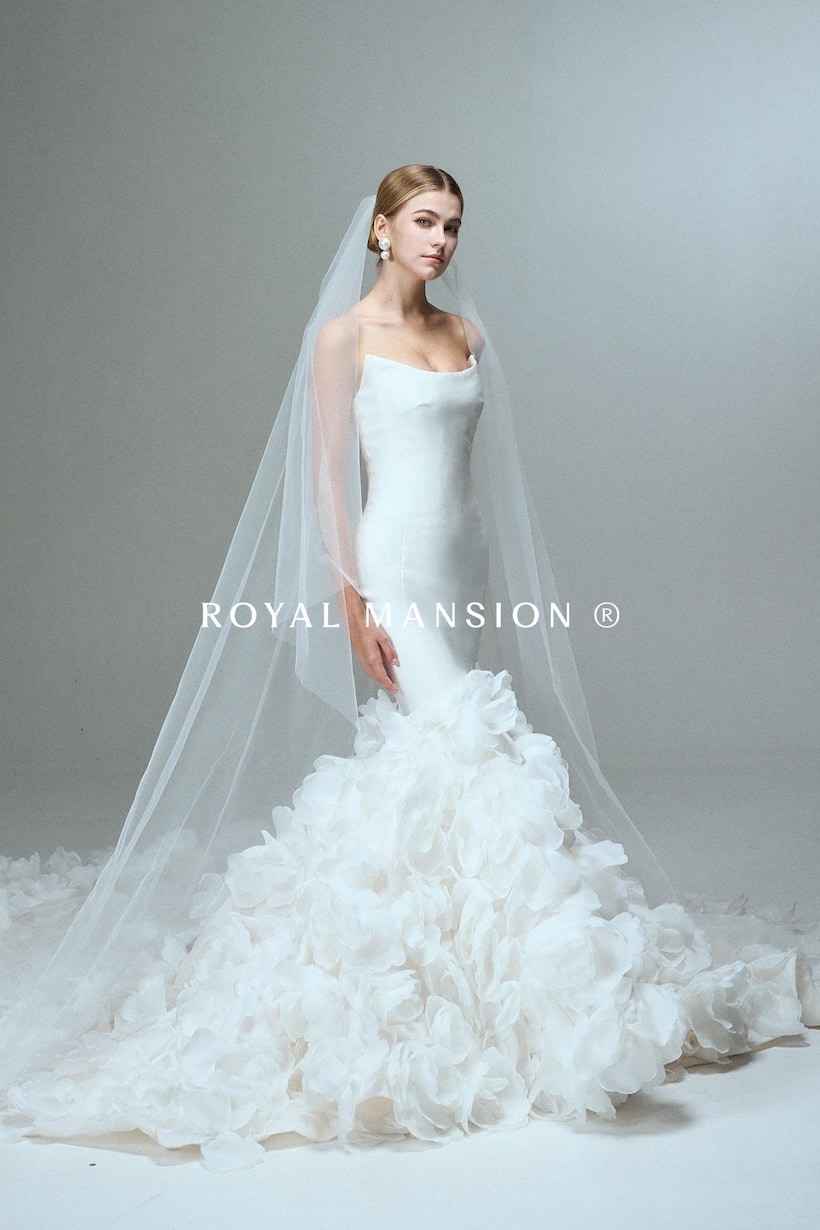 2026-婚紗推薦-高訂婚紗-婚紗款式-緞面立體花瓣魚尾禮服-3-蘿亞婚紗-台北