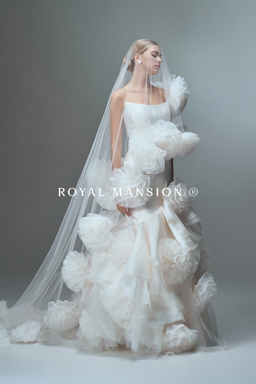 2026-婚紗推薦-高訂婚紗-婚紗款式-緞面花朵魚尾禮服-1-蘿亞婚紗-台北