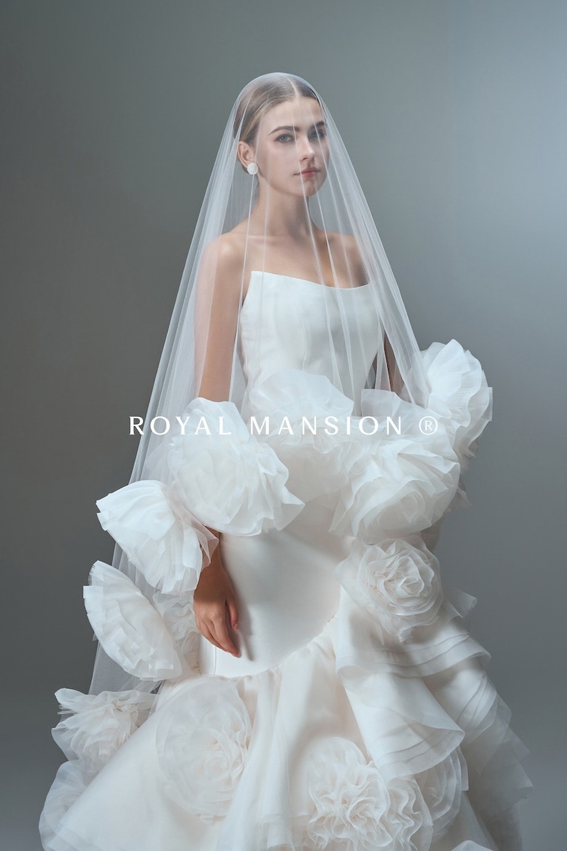 2026-婚紗推薦-高訂婚紗-婚紗款式-緞面花朵魚尾禮服-2-蘿亞婚紗-台北