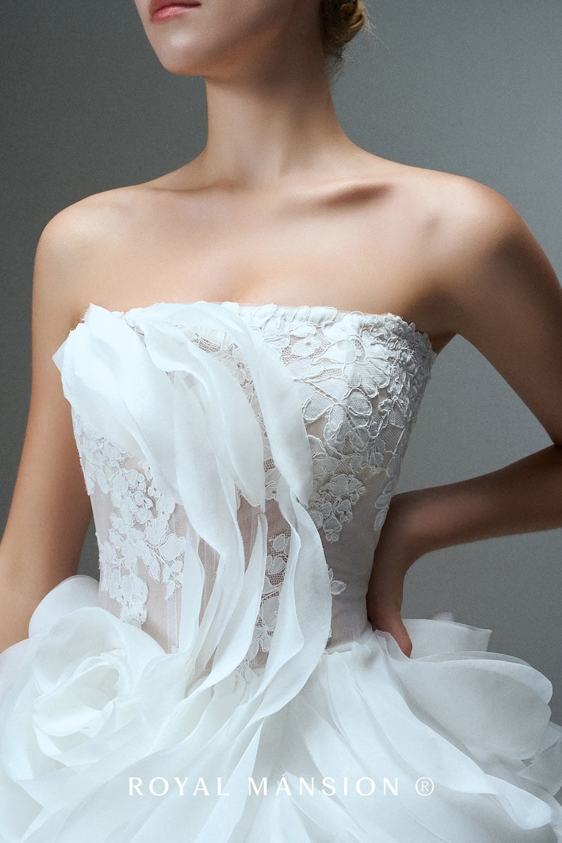 2026-婚紗推薦-高訂婚紗-婚紗款式-蕾絲花瓣澎裙禮服-3-蘿亞婚紗-台北