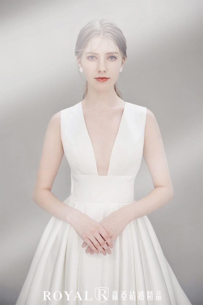 婚紗禮服-新娘禮服-2022-婚紗款式-珠光白緞面深V白紗-婚紗推薦-台北-蘿亞婚紗