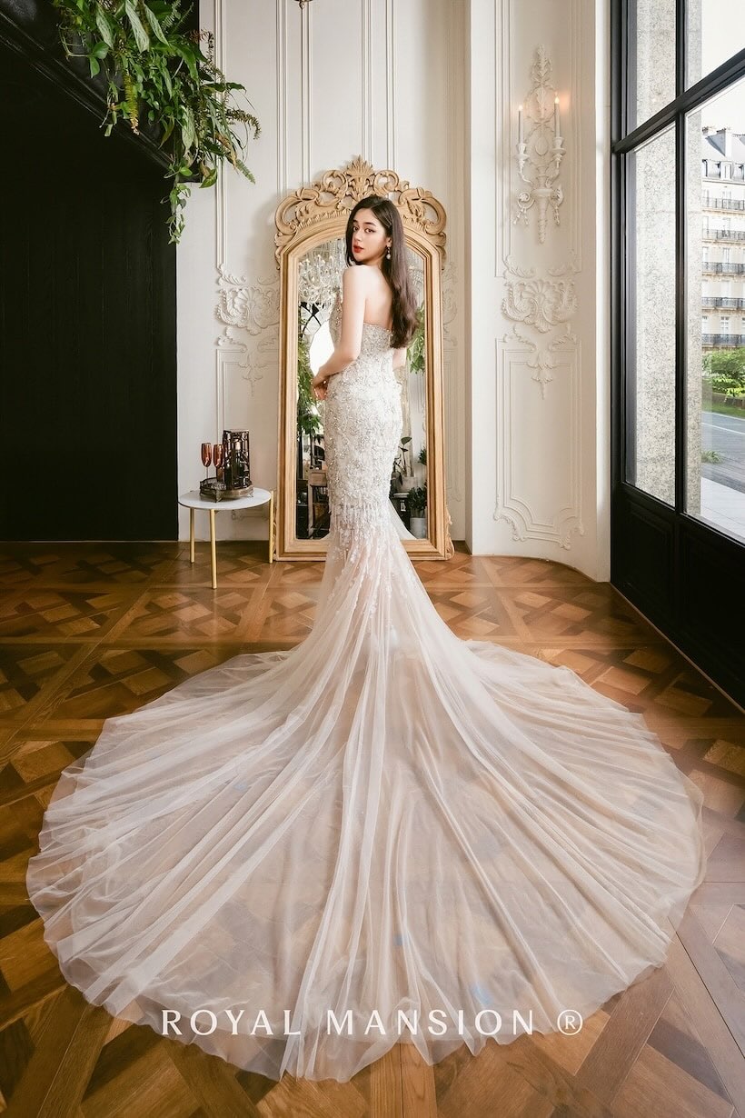 法式婚紗-高訂婚紗-光影魚尾婚紗-1-蘿亞婚紗-台北 蘿亞法式高訂婚紗-1-光影魚尾婚紗側身
