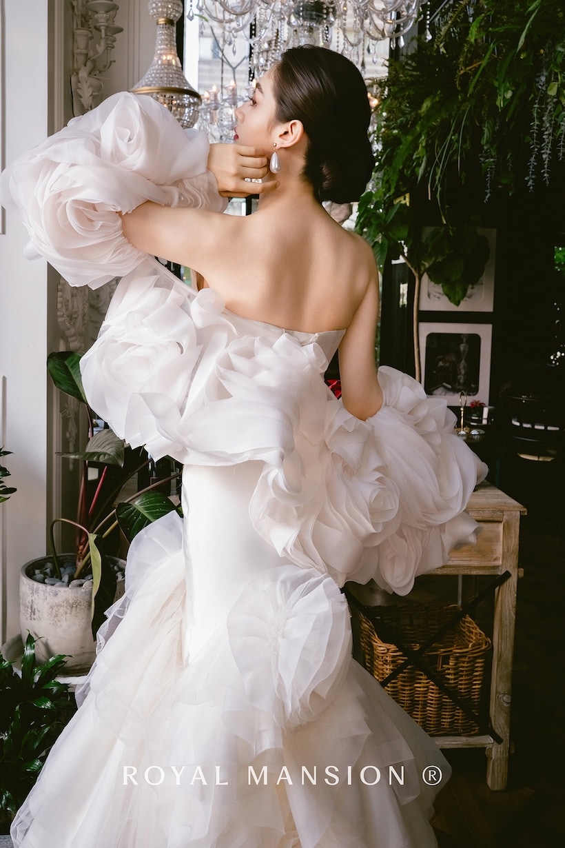 法式婚紗-高訂婚紗-立體玫瑰袖魚尾婚紗-2-蘿亞婚紗-台北 蘿亞法式高訂婚紗-5-立體玫瑰袖魚尾婚紗背面